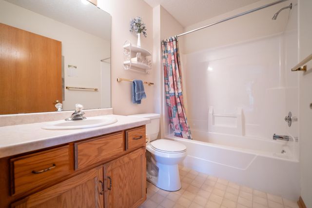 1115 E Travelers Trail, Burnsville, MN 55337