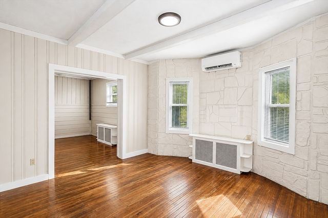 8 Trafton St, Chicopee, MA 01013