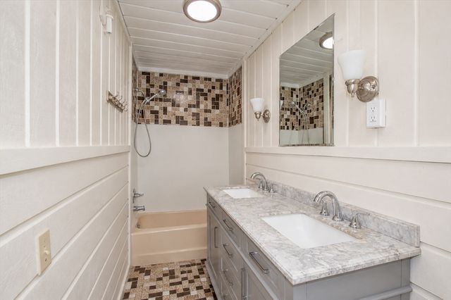 8 Trafton St, Chicopee, MA 01013