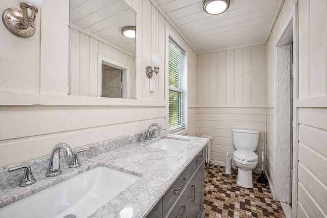 8 Trafton St, Chicopee, MA 01013