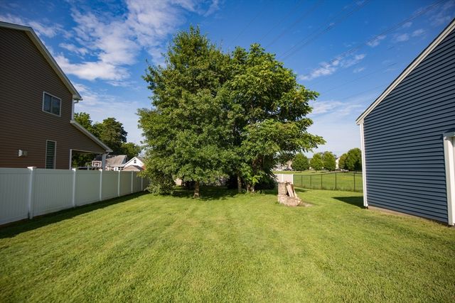 8 Trafton St, Chicopee, MA 01013