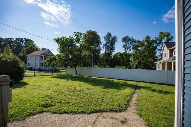 8 Trafton St, Chicopee, MA 01013