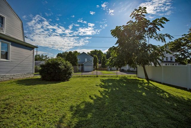 8 Trafton St, Chicopee, MA 01013