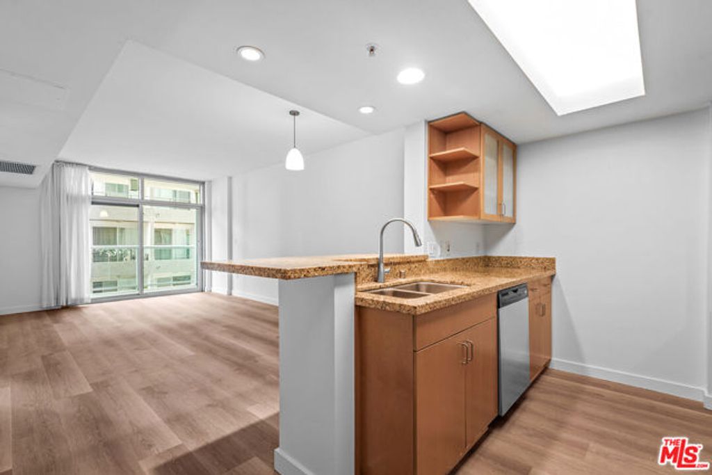 13700 Marina Pointe Drive 321, Marina Del Rey, CA 90292