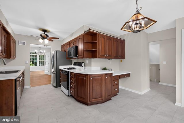 10 CADDY CT, Derwood, MD 20855