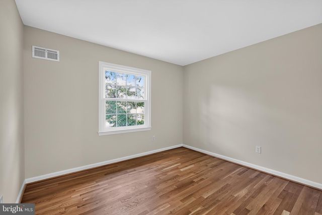 10 CADDY CT, Derwood, MD 20855