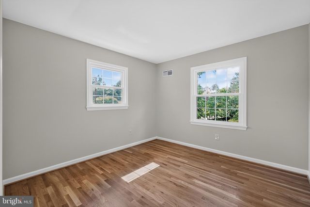 10 CADDY CT, Derwood, MD 20855