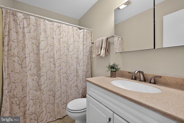 10 CADDY CT, Derwood, MD 20855