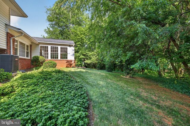 10 CADDY CT, Derwood, MD 20855