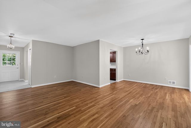 10 CADDY CT, Derwood, MD 20855