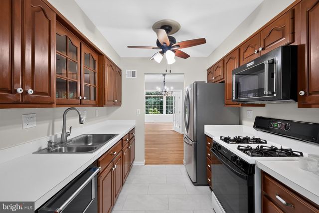 10 CADDY CT, Derwood, MD 20855