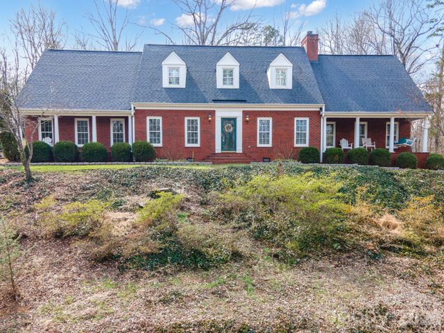 4125 Hideaway Court NE, Hickory, NC 28601