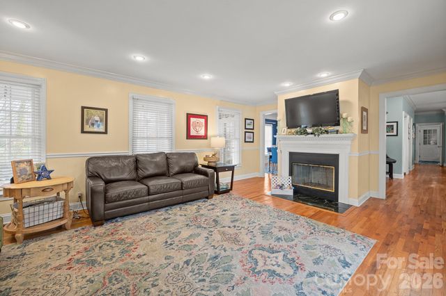 4125 Hideaway Court NE, Hickory, NC 28601