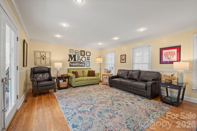 4125 Hideaway Court NE, Hickory, NC 28601