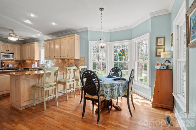 4125 Hideaway Court NE, Hickory, NC 28601