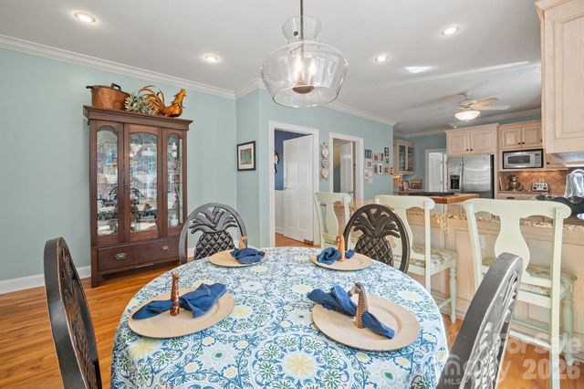 4125 Hideaway Court NE, Hickory, NC 28601