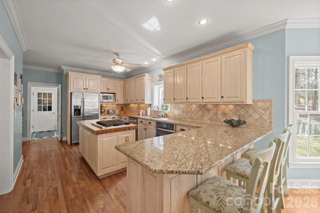 4125 Hideaway Court NE, Hickory, NC 28601