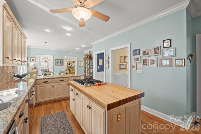 4125 Hideaway Court NE, Hickory, NC 28601