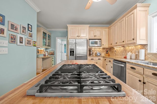 4125 Hideaway Court NE, Hickory, NC 28601