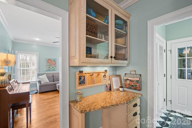 4125 Hideaway Court NE, Hickory, NC 28601