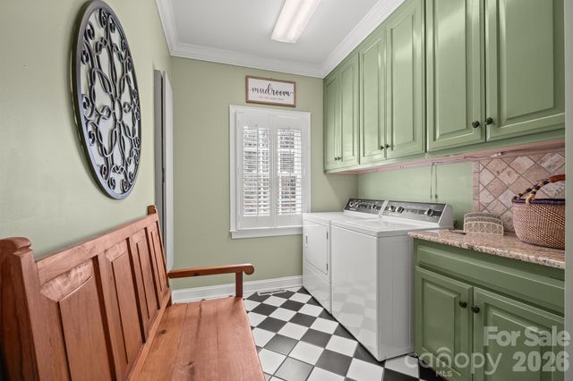 4125 Hideaway Court NE, Hickory, NC 28601