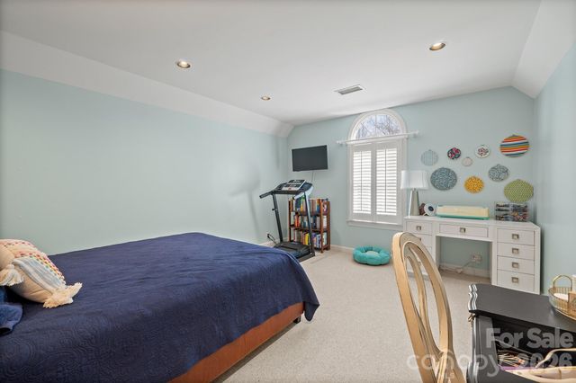 4125 Hideaway Court NE, Hickory, NC 28601