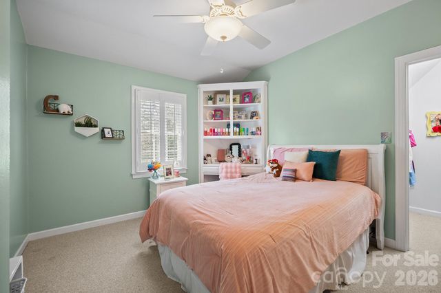 4125 Hideaway Court NE, Hickory, NC 28601