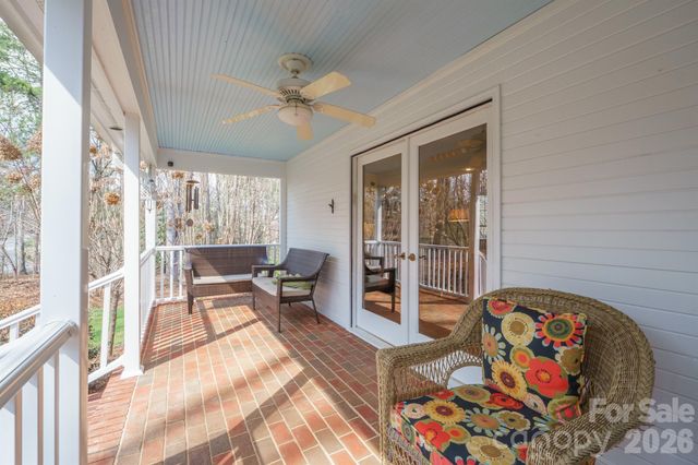 4125 Hideaway Court NE, Hickory, NC 28601