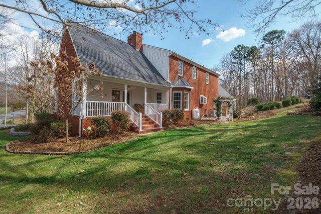 4125 Hideaway Court NE, Hickory, NC 28601