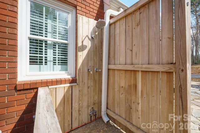 4125 Hideaway Court NE, Hickory, NC 28601