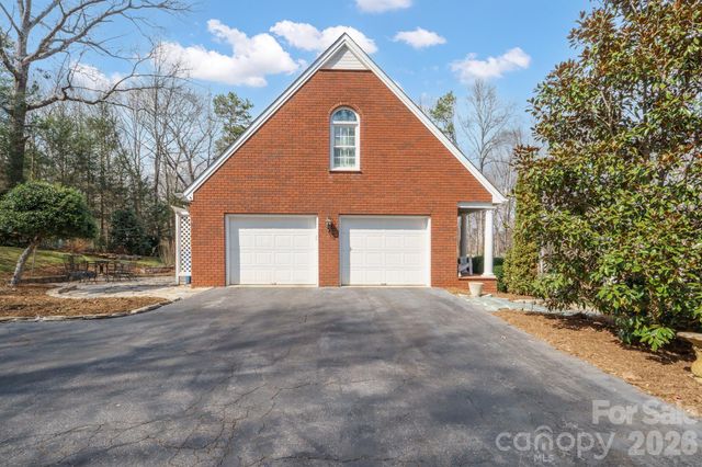 4125 Hideaway Court NE, Hickory, NC 28601