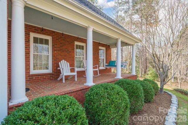 4125 Hideaway Court NE, Hickory, NC 28601