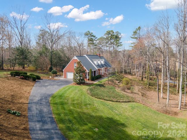 4125 Hideaway Court NE, Hickory, NC 28601