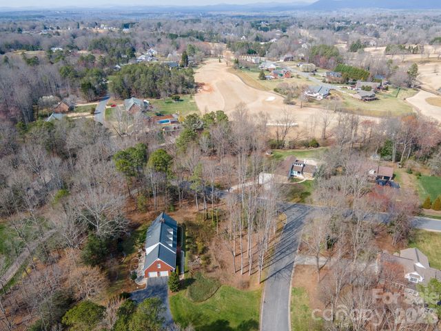 4125 Hideaway Court NE, Hickory, NC 28601