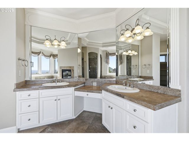 2337 Nw PINNACLE Dr, Portland, OR 97229