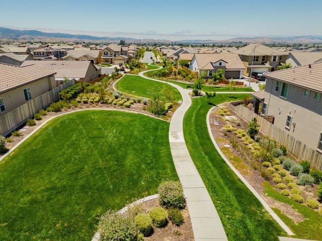1661 Castlerock Drive, Hollister, CA 95023