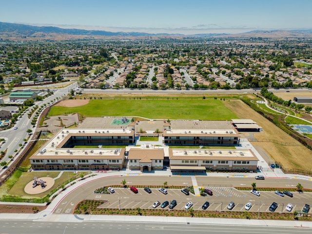 1661 Castlerock Drive, Hollister, CA 95023