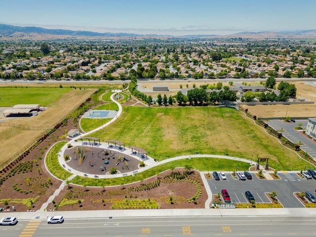 1661 Castlerock Drive, Hollister, CA 95023