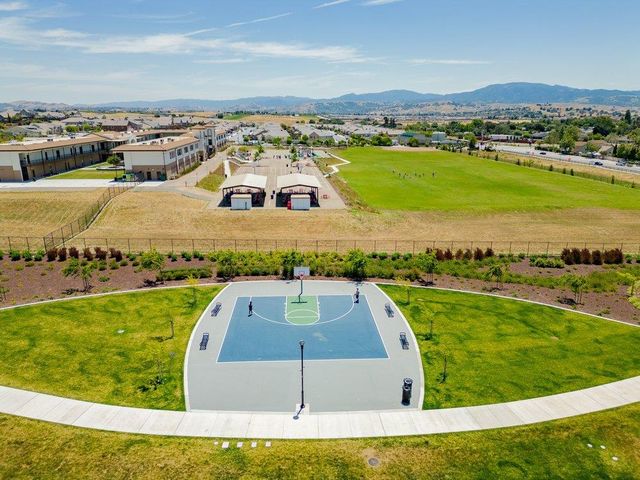 1661 Castlerock Drive, Hollister, CA 95023