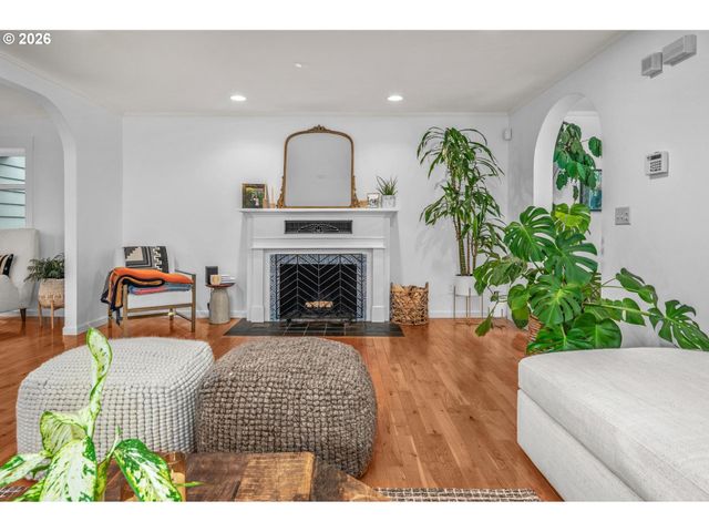 3823 Se ALDERCREST Rd, Milwaukie, OR 97222