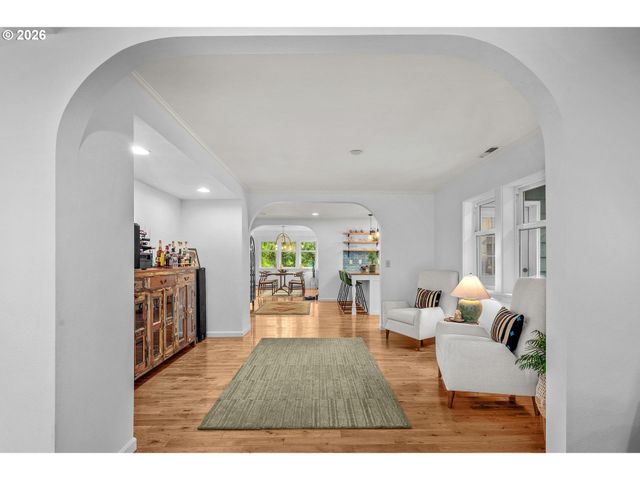 3823 Se ALDERCREST Rd, Milwaukie, OR 97222