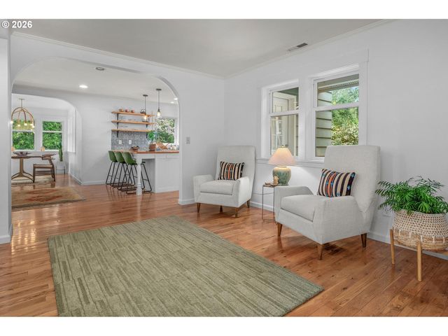 3823 Se ALDERCREST Rd, Milwaukie, OR 97222