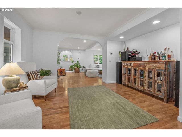 3823 Se ALDERCREST Rd, Milwaukie, OR 97222