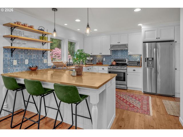 3823 Se ALDERCREST Rd, Milwaukie, OR 97222