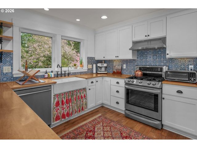 3823 Se ALDERCREST Rd, Milwaukie, OR 97222