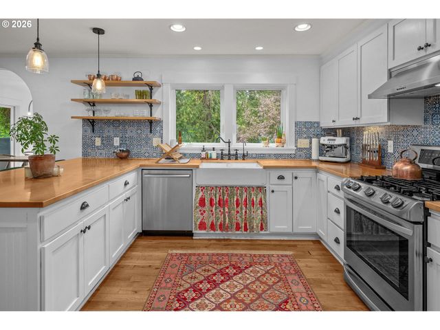 3823 Se ALDERCREST Rd, Milwaukie, OR 97222