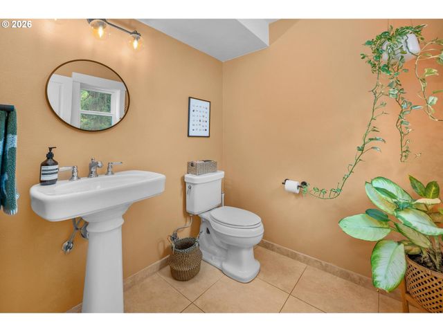 3823 Se ALDERCREST Rd, Milwaukie, OR 97222