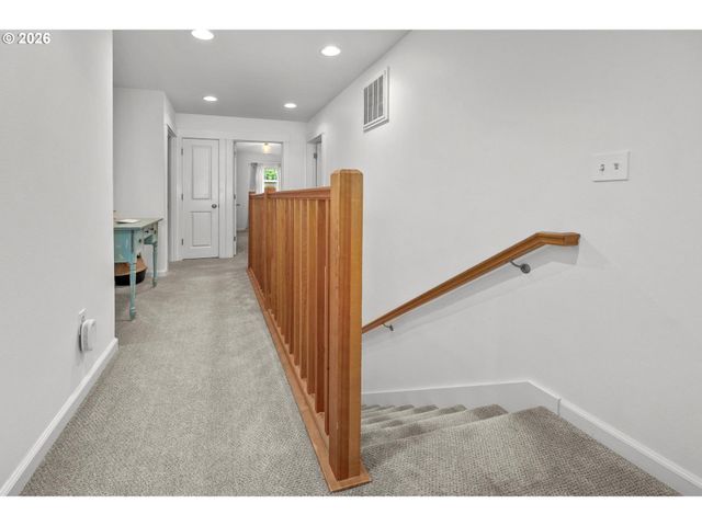 3823 Se ALDERCREST Rd, Milwaukie, OR 97222