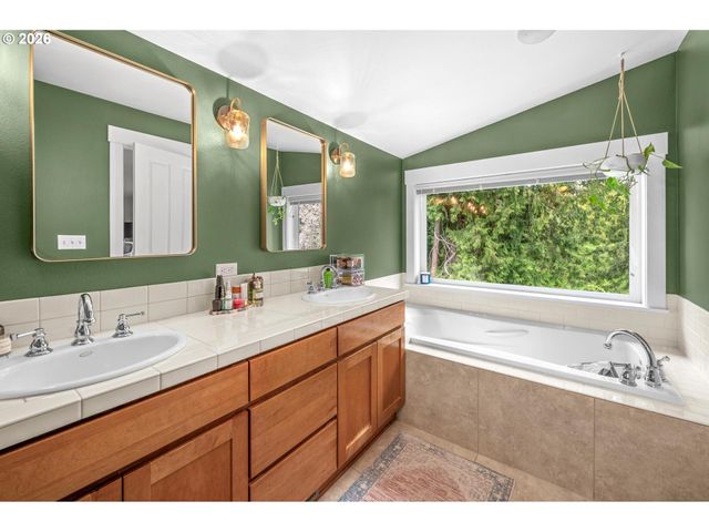 3823 Se ALDERCREST Rd, Milwaukie, OR 97222