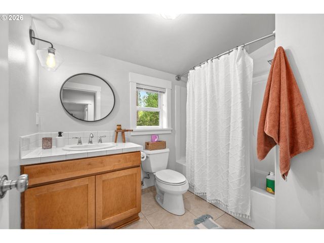 3823 Se ALDERCREST Rd, Milwaukie, OR 97222